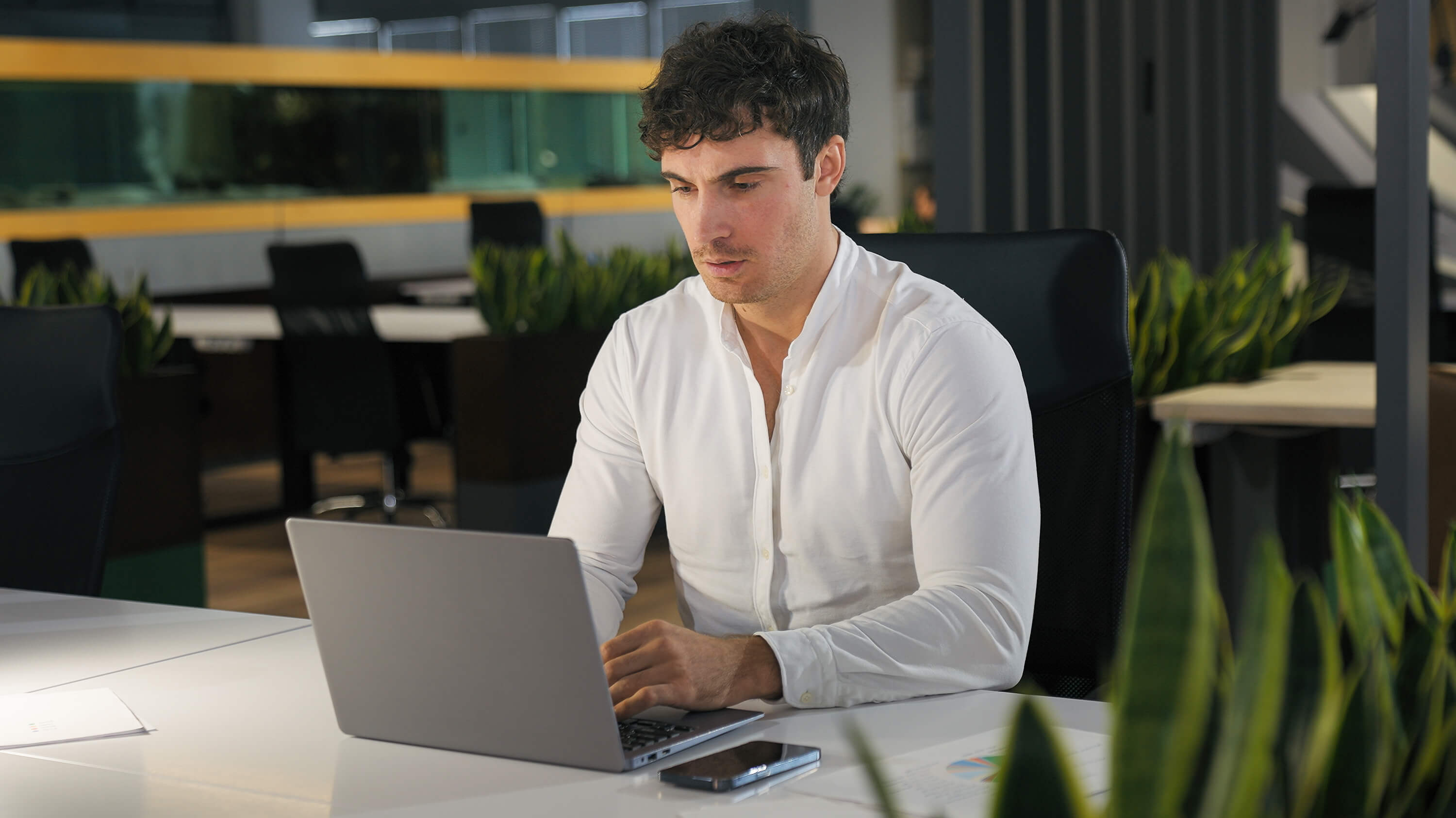 Brand owner op kantoor